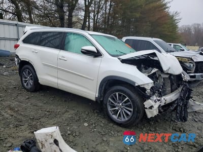 Czwarte zdjęcie samochodu z boku: 2017 TOYOTA HIGHLANDER XLE VIN:5TDJZRFH4HS431266 - miniatura