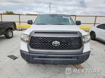 Piąte zdjęcie samochodu w środku: 2019 TOYOTA TUNDRA SR VIN:5TFCY5F15KX025344 - miniatura