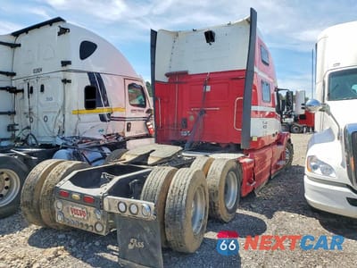 Czwarte zdjęcie samochodu z boku: 2012 VOLVO VNL SEMI TRUCK VIN:4V4NC9EJ8CN553123 - miniatura