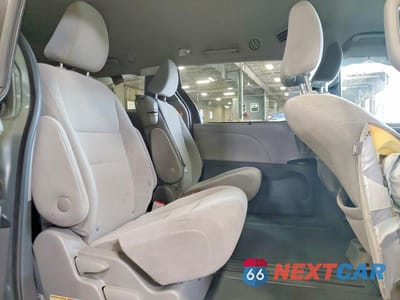 Zdjęcie 11 z 13 samochodu: 2019 TOYOTA SIENNA LE 8-PASSENGER VIN:5TDKZ3DC6KS983898 - miniatura