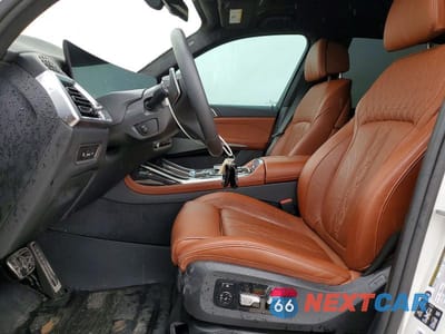 Zdjęcie 7 z 12 samochodu: 2025 BMW X7 M60I VIN:5UX33EM02S9Z88326 - miniatura