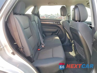 Zdjęcie 10 z 12 samochodu: 2013 KIA SORENTO LX VIN:5XYKTDA29DG411842 - miniatura