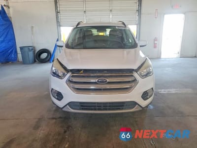Piąte zdjęcie samochodu w środku: 2018 FORD ESCAPE SE VIN:1FMCU0GD4JUA48021 - miniatura