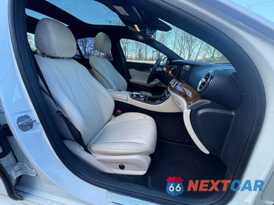 Piąte zdjęcie samochodu w środku: 2018 MERCEDES-BENZ E 300 4MATIC VIN:WDDZF4KB4JA374625 - miniatura