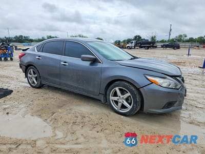 Czwarte zdjęcie samochodu z boku: 2017 NISSAN ALTIMA 2.5 SV VIN:1N4AL3AP2HC488361 - miniatura