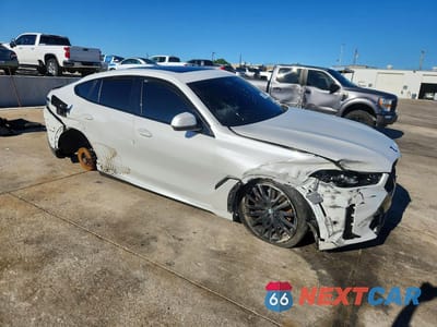 Czwarte zdjęcie samochodu z boku: 2025 BMW X6 XDRIVE40I VIN:5UX33EX08S9Z99830 - miniatura