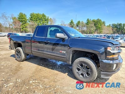 Czwarte zdjęcie samochodu z boku: 2018 CHEVROLET SILVERADO K1500 LT VIN:1GCVKREC1JZ146301 - miniatura