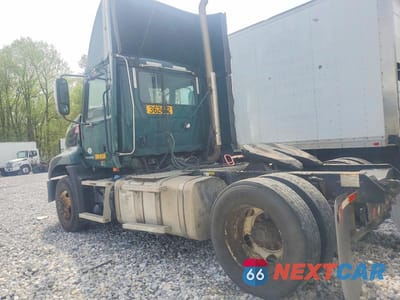 Trzecie zdjęcie samochodu z tyłu: 2017 MACK CXU612 SEMI TRUCK VIN:1M1AW01X3HM009780 - miniatura