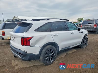 Trzecie zdjęcie samochodu z tyłu: 2023 KIA SORENTO X-LINE SX PRESTIGE VIN:5XYRKDLF1PG178979 - miniatura