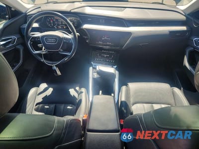Zdjęcie 8 z 14 samochodu: 2021 AUDI E-TRON PRESTIGE VIN:WA1VABGE9MB028593 - miniatura