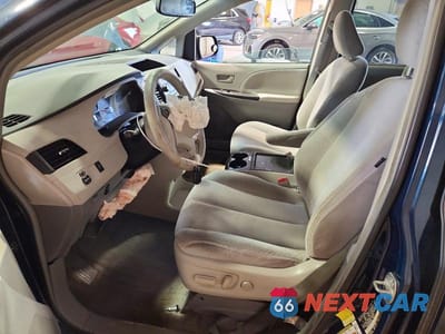 Zdjęcie 7 z 14 samochodu: 2011 TOYOTA SIENNA LE VIN:5TDKK3DCXBS148309 - miniatura