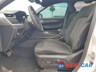 Zdjęcie 7 z 12 samochodu: 2024 JEEP GRAND CHEROKEE L LAREDO VIN:1C4RJKAG0R8551233 - miniatura