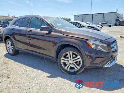 Czwarte zdjęcie samochodu z boku: 2016 MERCEDES-BENZ GLA 250 VIN:WDCTG4EB9GJ198733 - miniatura
