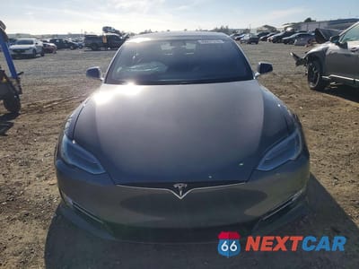 Piąte zdjęcie samochodu w środku: 2018 TESLA MODEL S VIN:5YJSA1E47JF243878 - miniatura