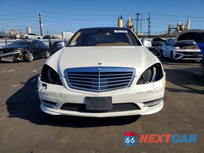 Piąte zdjęcie samochodu w środku: 2013 MERCEDES-BENZ S 550 VIN:WDDNG7DB3DA534105 - miniatura