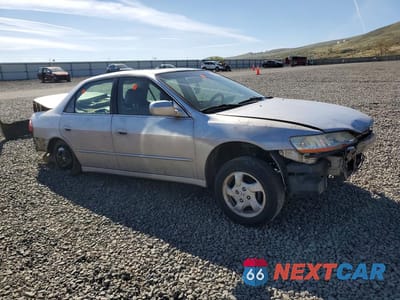 Czwarte zdjęcie samochodu z boku: 1999 HONDA ACCORD EX VIN:JHMCG6672XC021228 - miniatura
