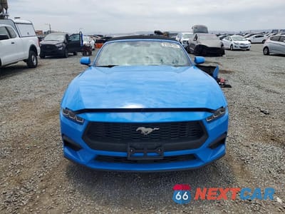 Piąte zdjęcie samochodu w środku: 2024 FORD MUSTANG VIN:1FAGP8UH6R5136759 - miniatura