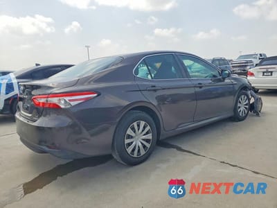 Trzecie zdjęcie samochodu z tyłu: 2018 TOYOTA CAMRY LE VIN:4T1B31HK0JU502993 - miniatura