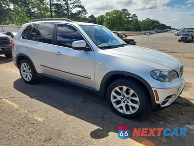 Czwarte zdjęcie samochodu z boku: 2013 BMW X5 XDRIVE35I VIN:5UXZV4C50D0B09637 - miniatura
