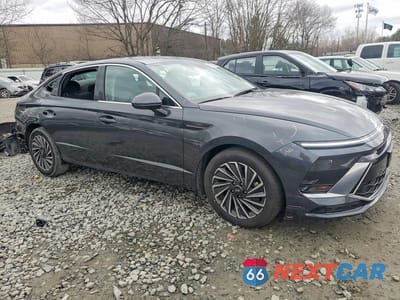 Czwarte zdjęcie samochodu z boku: 2025 HYUNDAI SONATA HYBRID SEL VIN:KMHL34JJ2SA108213 - miniatura