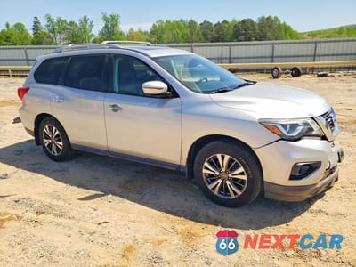 Czwarte zdjęcie samochodu z boku: 2017 NISSAN PATHFINDER SL VIN:5N1DR2MM8HC601694 - miniatura