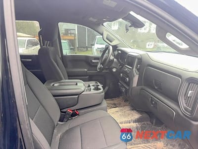 Piąte zdjęcie samochodu w środku: 2021 CHEVROLET SILVERADO K1500 TRAIL BOSS CUSTOM VIN:1GCPYCEF6MZ393641 - miniatura