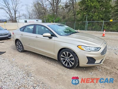 Czwarte zdjęcie samochodu z boku: 2019 FORD FUSION SE VIN:3FA6P0T99KR270725 - miniatura