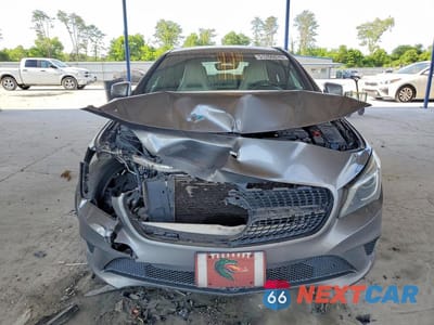 Piąte zdjęcie samochodu w środku: 2014 MERCEDES-BENZ CLA 250 VIN:WDDSJ4EB9EN144752 - miniatura