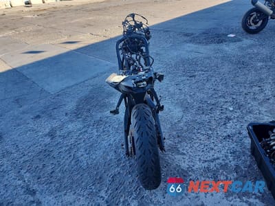 Czwarte zdjęcie samochodu z boku: 2015 YAMAHA YZFR3 VIN:MH3RH06Y7FK002632 - miniatura