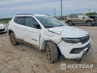 Czwarte zdjęcie samochodu z boku: 2025 JEEP COMPASS LATITUDE VIN:3C4NJDBN2ST508981 - miniatura