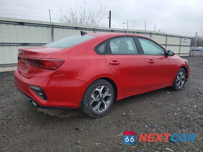Trzecie zdjęcie samochodu z tyłu: 2021 KIA FORTE LXS VIN:3KPF24AD5ME399692 - miniatura
