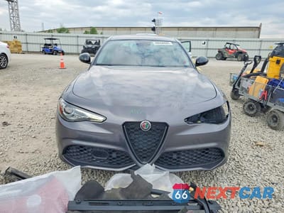 Piąte zdjęcie samochodu w środku: 2019 ALFA ROMEO GIULIA VIN:ZARFANAN5K7607669 - miniatura