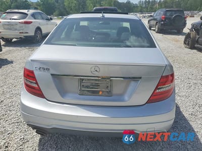 Zdjęcie 6 z 12 samochodu: 2012 MERCEDES-BENZ C 250 VIN:WDDGF4HBXCR210461 - miniatura
