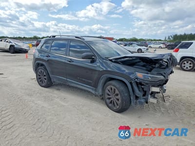 Czwarte zdjęcie samochodu z boku: 2021 JEEP CHEROKEE LATITUDE LUX VIN:1C4PJMMX8MD122940 - miniatura