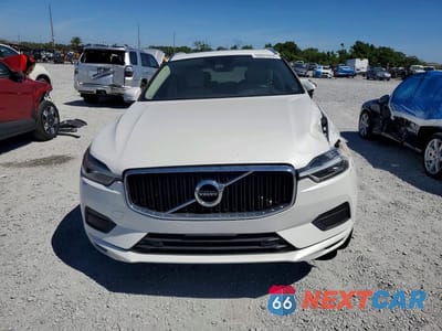 Piąte zdjęcie samochodu w środku: 2020 VOLVO XC60 T5 MOMENTUM VIN:YV4102DK0L1488566 - miniatura
