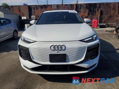 Piąte zdjęcie samochodu w środku: 2025 AUDI Q6 E-TRON PREMIUM PLUS VIN:WA124BGF1SA020817 - miniatura