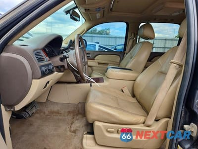 Zdjęcie 7 z 13 samochodu: 2010 CHEVROLET SUBURBAN K1500 LTZ VIN:1GNUKKE39AR147237 - miniatura