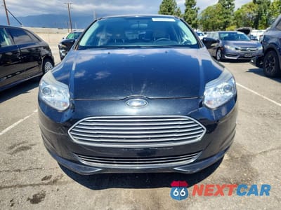 Piąte zdjęcie samochodu w środku: 2014 FORD FOCUS BEV VIN:1FADP3R45EL311844 - miniatura