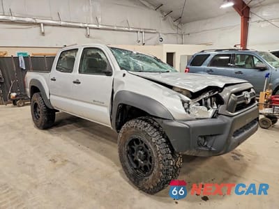 Czwarte zdjęcie samochodu z boku: 2013 TOYOTA TACOMA V6 VIN:5TFLU4EN2DX077091 - miniatura