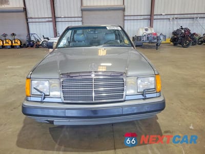 Piąte zdjęcie samochodu w środku: 1988 MERCEDES-BENZ 300 CE VIN:WDBEA50D8JA703536 - miniatura