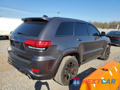 Trzecie zdjęcie samochodu z tyłu: 2021 JEEP GRAND CHEROKEE SRT-8 VIN:1C4RJFDJ1MC561127 - miniatura