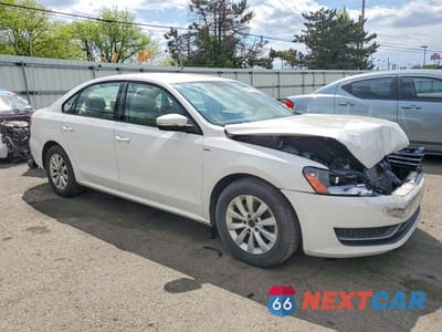 Czwarte zdjęcie samochodu z boku: 2013 VOLKSWAGEN PASSAT S VIN:1VWAP7A33DC135749 - miniatura