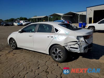 Drugie zdjęcie samochodu z przodu: 2021 KIA FORTE LXS VIN:3KPF24AD4ME352069 - miniatura