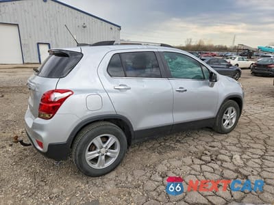 Trzecie zdjęcie samochodu z tyłu: 2019 CHEVROLET TRAX 1LT VIN:KL7CJLSB7KB719910 - miniatura
