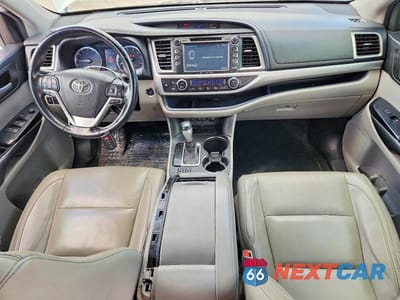 Zdjęcie 8 z 12 samochodu: 2017 TOYOTA HIGHLANDER XLE VIN:5TDKZRFH7HS517143 - miniatura