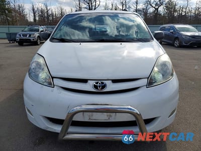 Piąte zdjęcie samochodu w środku: 2010 TOYOTA SIENNA LE 7-PASSENGER VIN:5TDKK4CC0AS327108 - miniatura