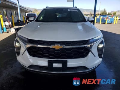 Piąte zdjęcie samochodu w środku: 2025 CHEVROLET TRAX 1LT VIN:KL77LHEP1SC331615 - miniatura