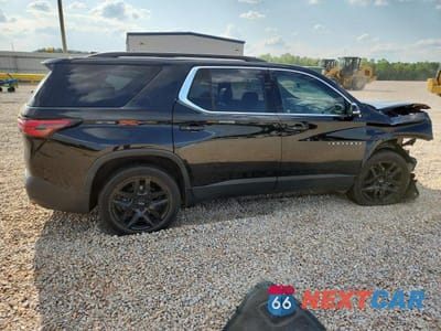 Trzecie zdjęcie samochodu z tyłu: 2022 CHEVROLET TRAVERSE LT VIN:1GNERHKW4NJ161603 - miniatura