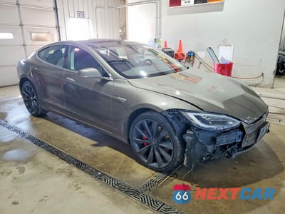 Czwarte zdjęcie samochodu z boku: 2016 TESLA MODEL S VIN:5YJSA1E48GF157777 - miniatura