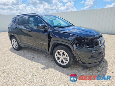 Czwarte zdjęcie samochodu z boku: 2024 JEEP COMPASS LATITUDE VIN:3C4NJDBN3RT109247 - miniatura